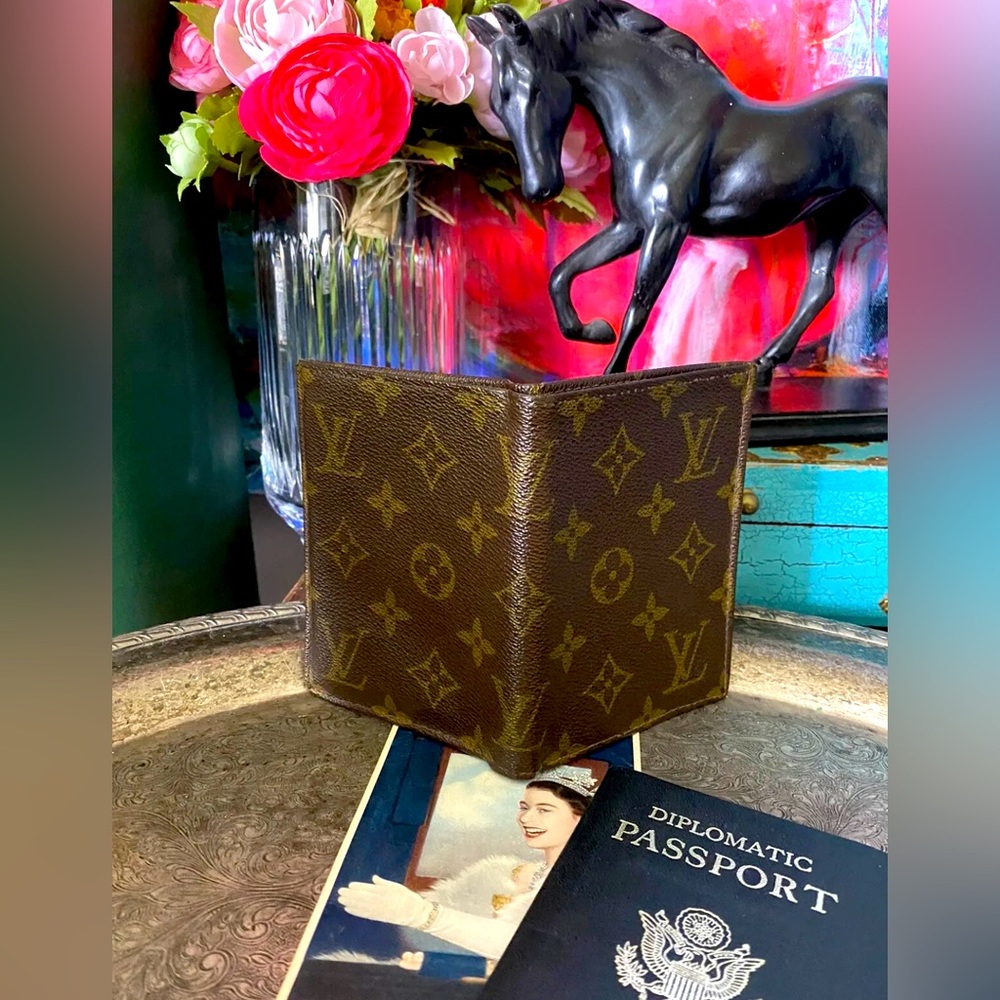 Ultra RARE Vintage LOUIS VUITTON LV Monogram Billfold Designer Wallet Accessory